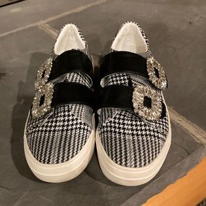 Venus women’s sneakers, black and white houndstooth, size 7.5.